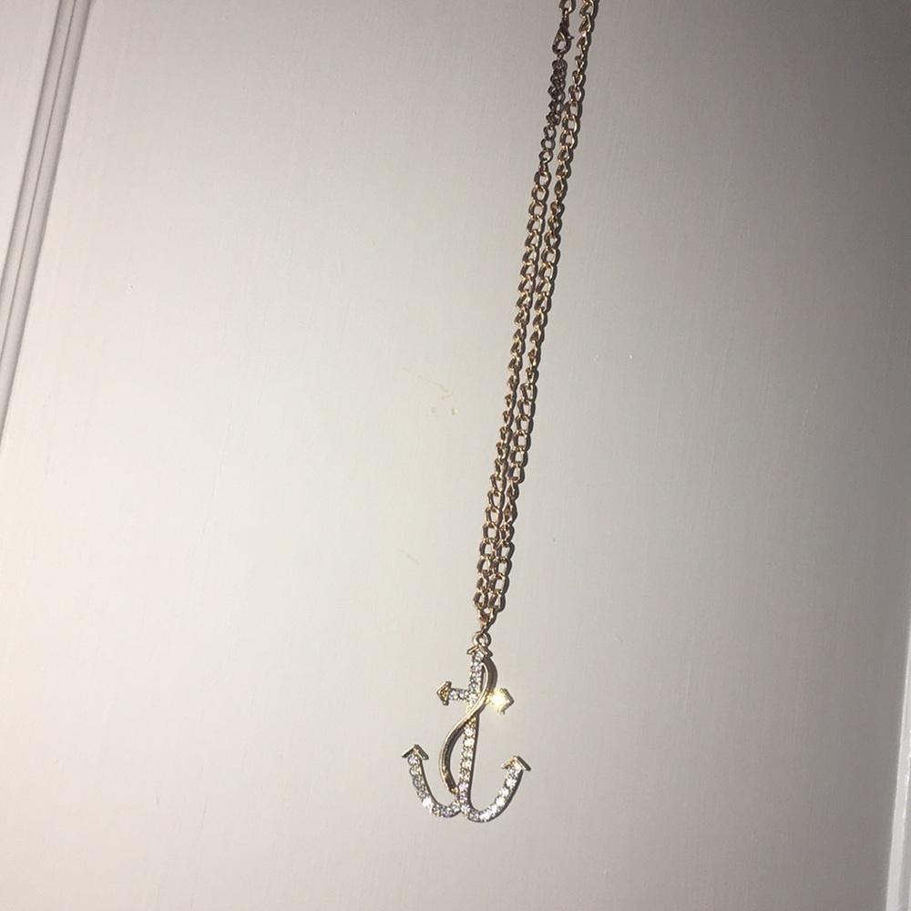 Gold anchor necklace.